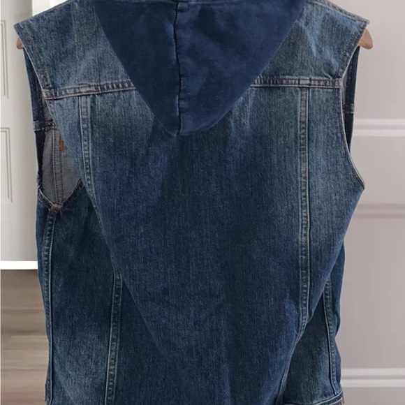 Zara sleeveless jean jacket with hoodie - Picture 2 of 3